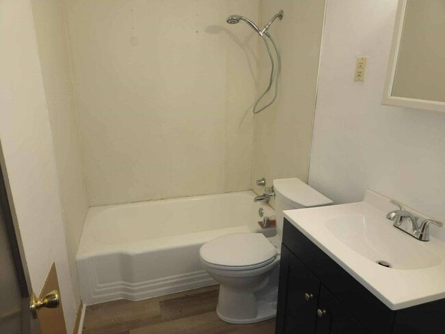 Building Photo - 2 N Richard Dr