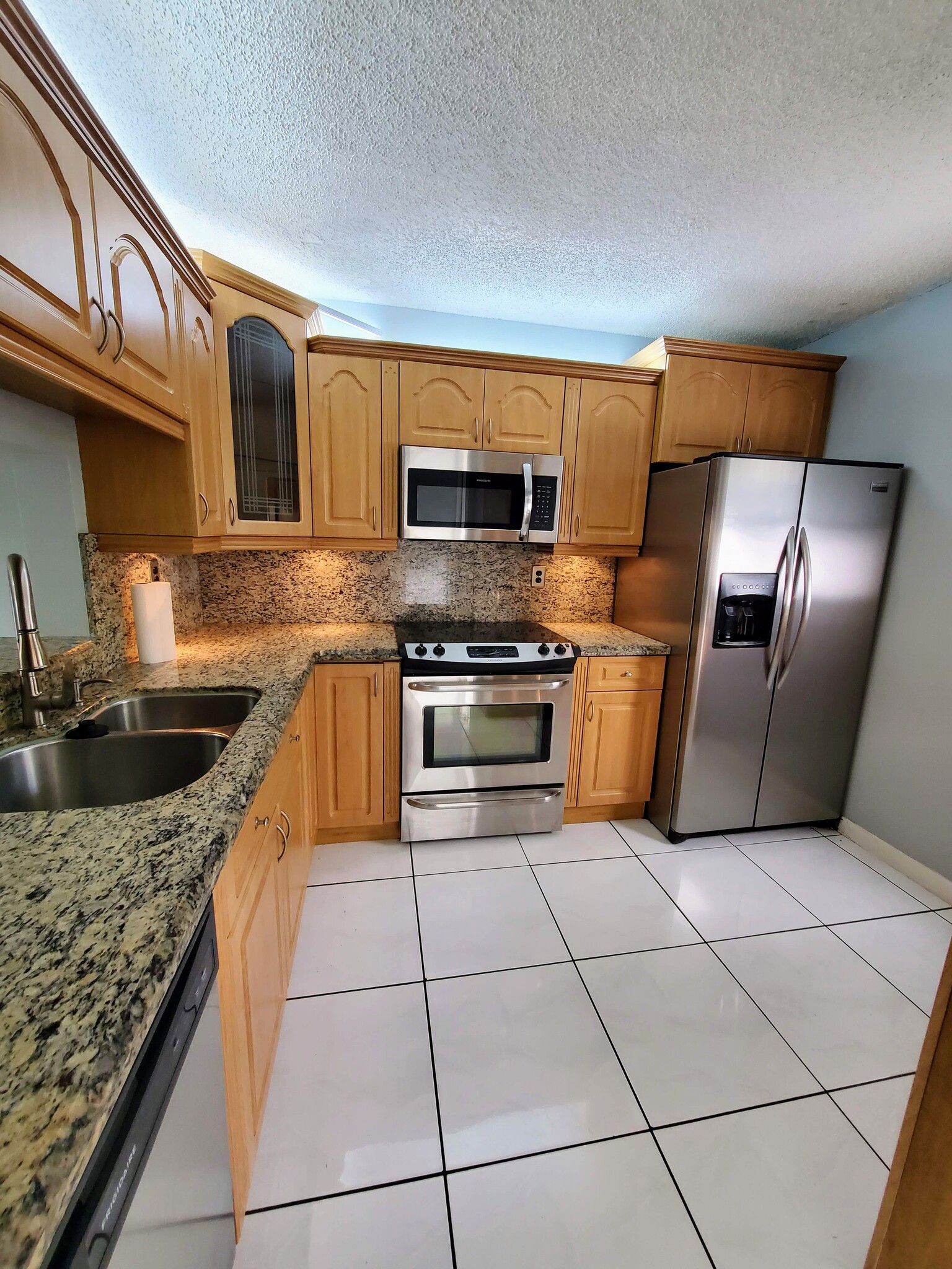 Kitchen - 1820 N Lauderdale Ave