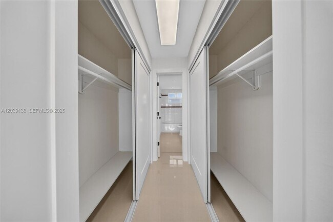 Building Photo - 9351 Fontainebleau Blvd
