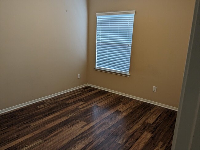 Building Photo - 10430 Lyndon Meadows Dr