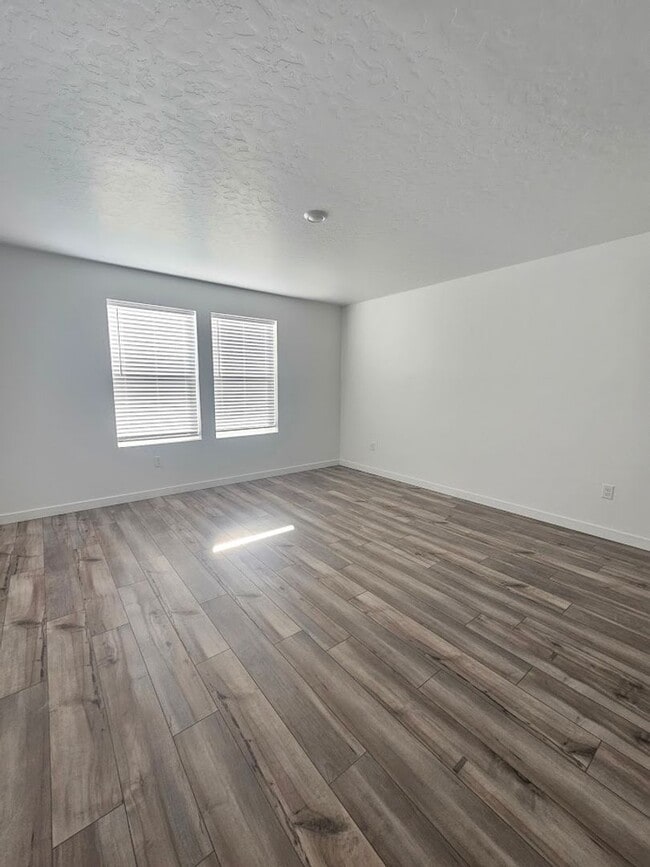 Building Photo - Next to Owhyee Highschool - Newer 3 Bedroom Home