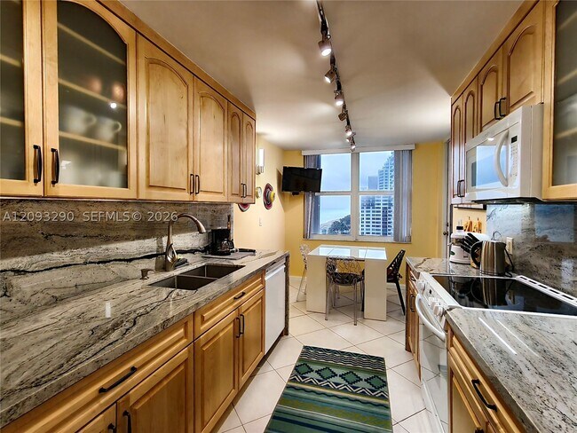 Building Photo - 2751 S Ocean Dr