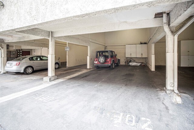 Building Photo - 1523 E Windsor Rd