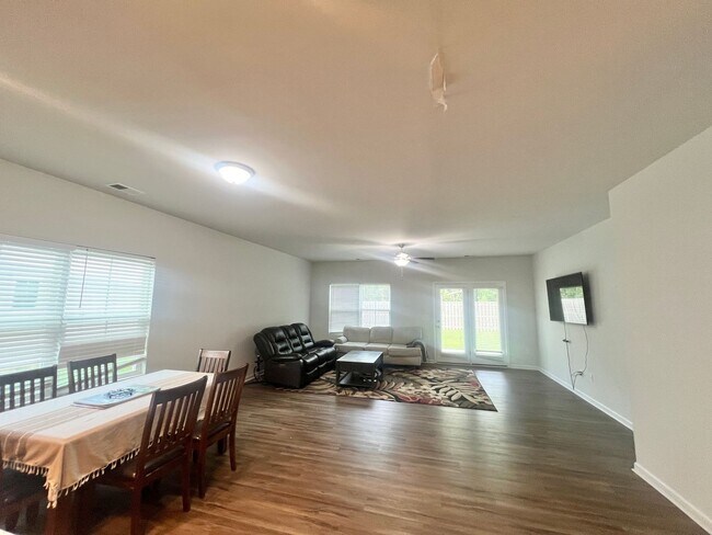 Building Photo - Parsons Mill Castle Hayne, 4BR, 2 Car Gara...