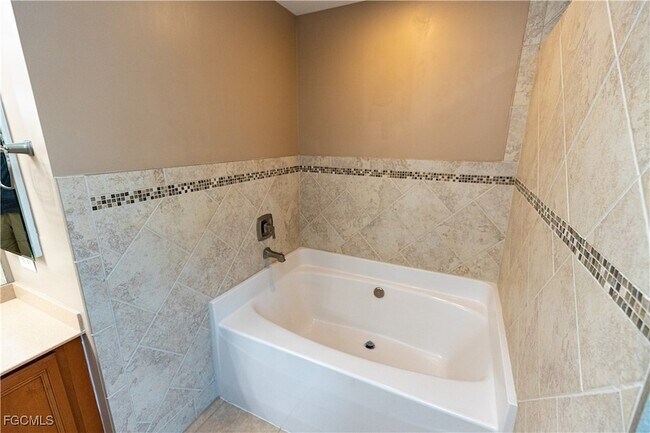 Building Photo - 3073 NW 4th Ave