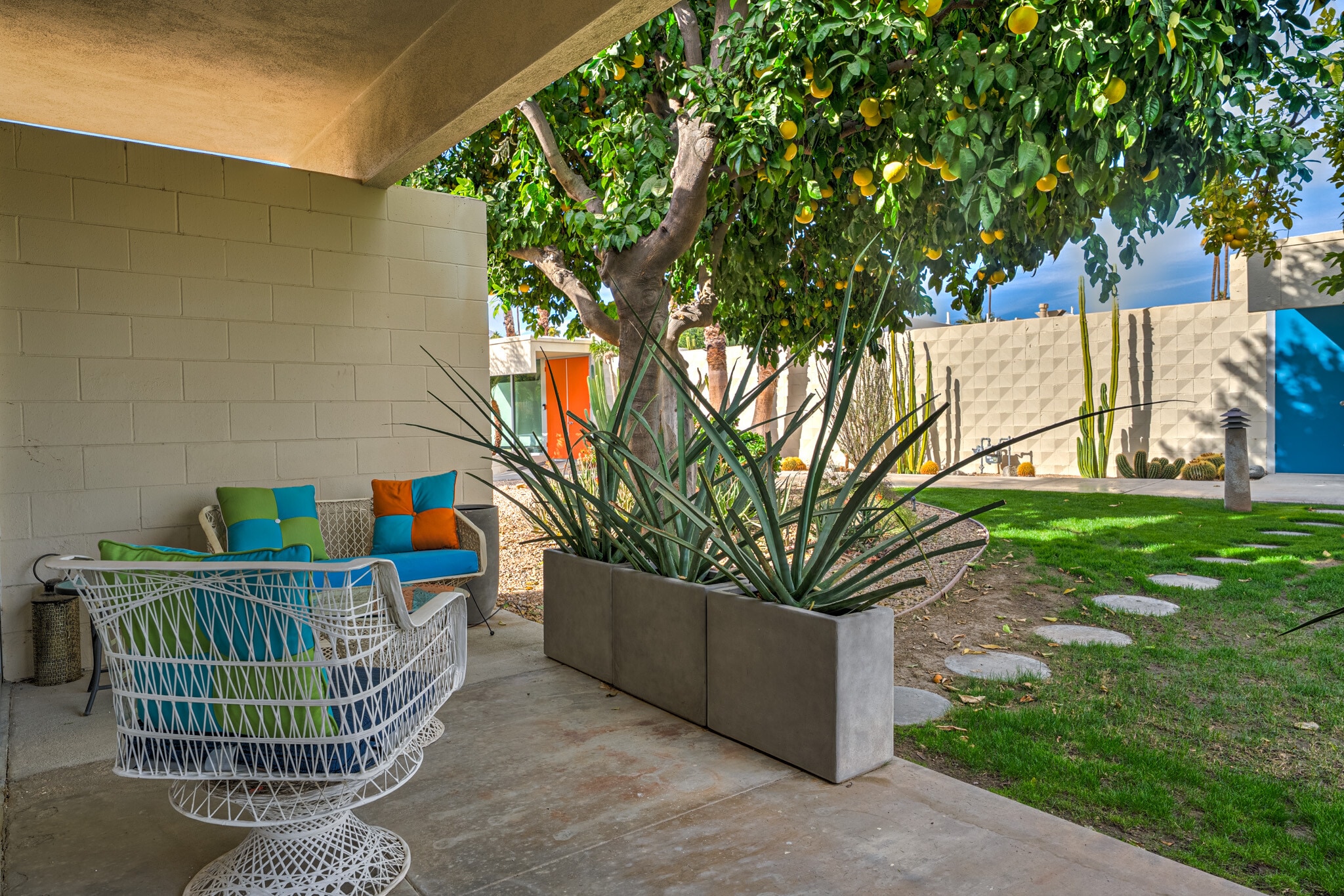 Building Photo - 17 Desert Lakes Dr