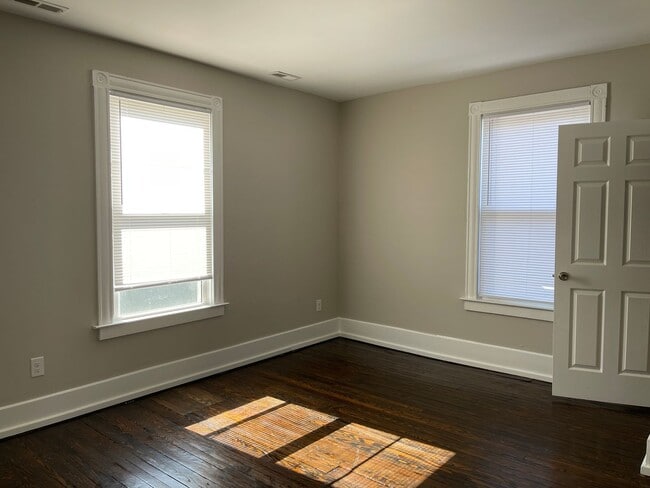 Building Photo - Newly and completely renovated 4 bedroom, ...