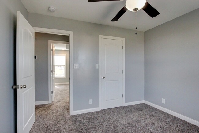 Building Photo - Show stopper.  Bonus room is a What?