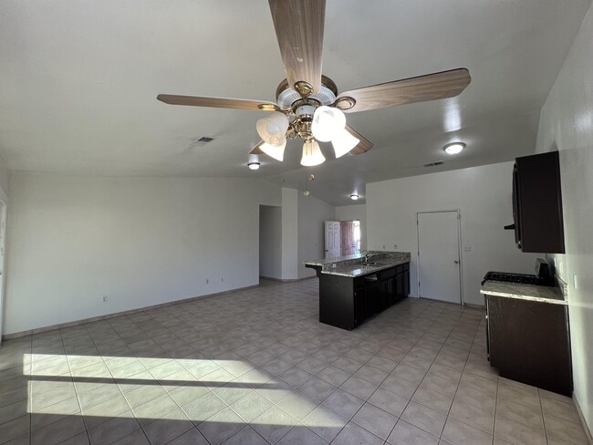 Building Photo - 321 Reynosa Ave