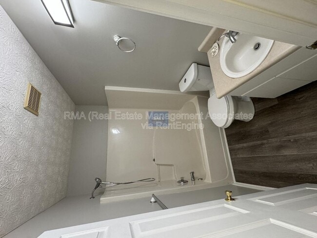 Building Photo - 43-92 92 Pl