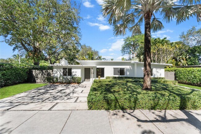 Building Photo - 5865 SW 48th St