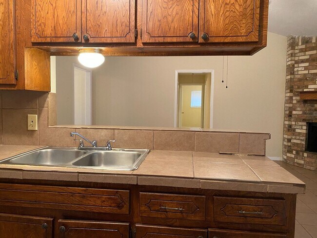 Building Photo - Charming 3 bed/2 bath home for rent in the Old River Manor subdivision in Channelview,