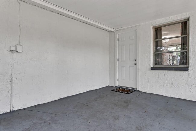 Building Photo - 4348 Shoreline Dr