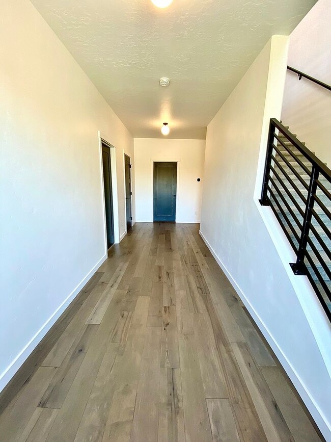Building Photo - 1258 E Echelon Rdg Ln