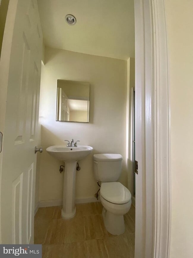 Building Photo - Brigitte leases this property