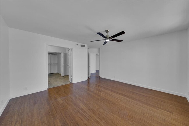 Building Photo - 3500 Mystic Pointe Dr