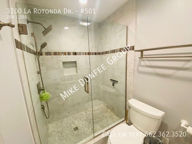 Building Photo - 3200 La Rotonda Dr