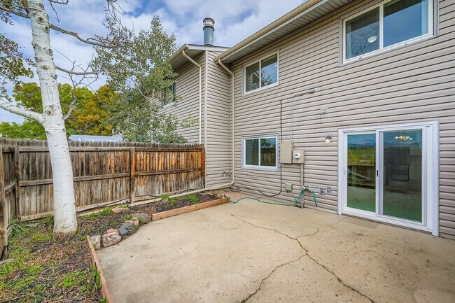 Building Photo - 1858 Centaur Cir