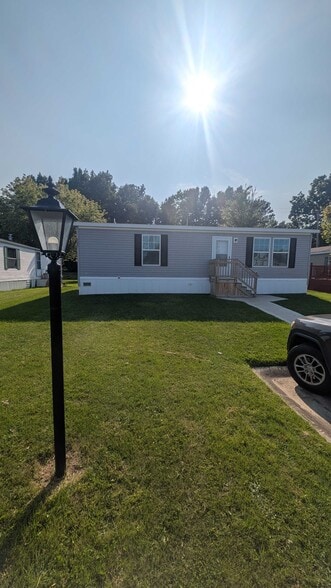 Building Photo - 9383 Evergreen Dr