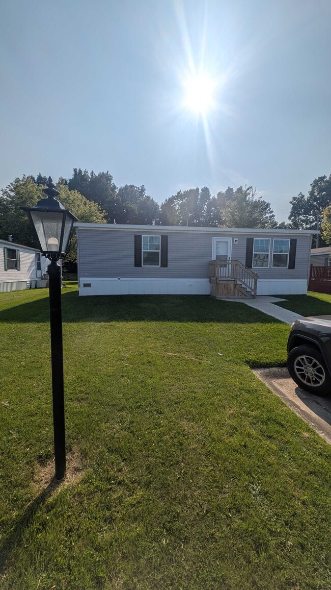 Building Photo - 9383 Evergreen Dr