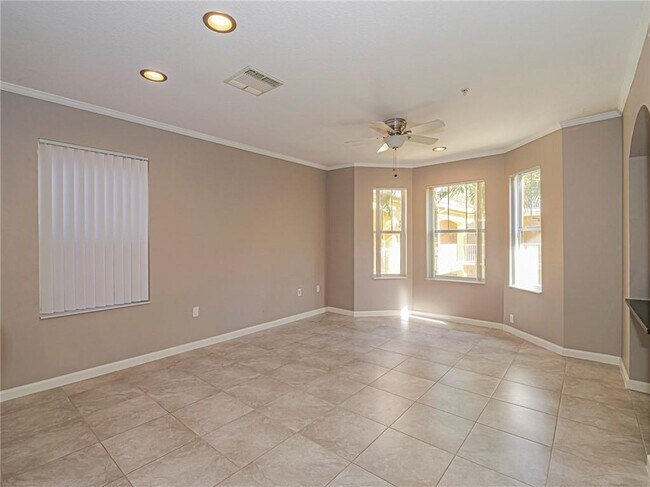 Building Photo - 5045 Fairways Cir