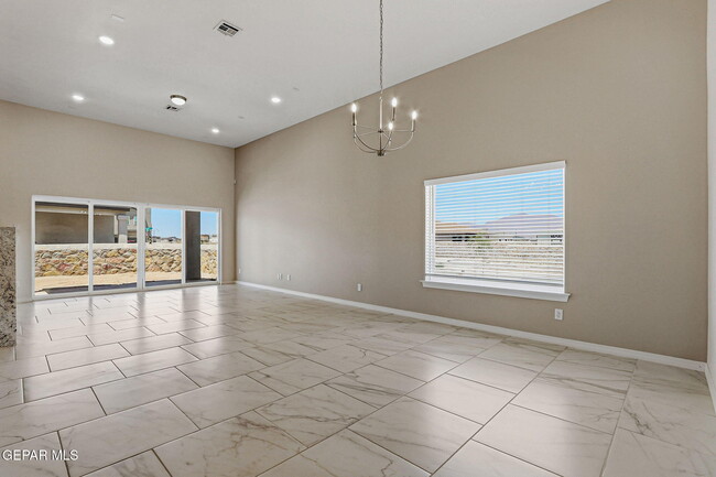 Building Photo - 941 Aqueduct Ave