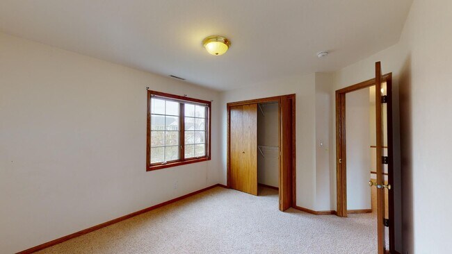 Building Photo - Available 9/20 - Established Neighborhood