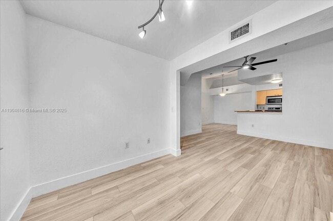 Building Photo - 2516 Centergate Dr