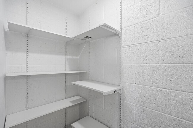 Building Photo - 8053 N 32nd Dr