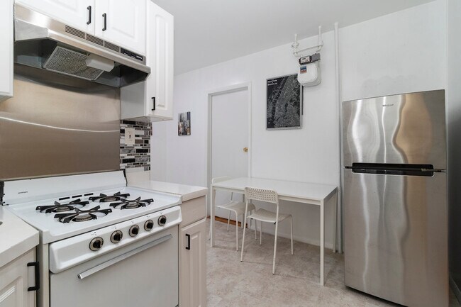 Building Photo - 345 E 94th St