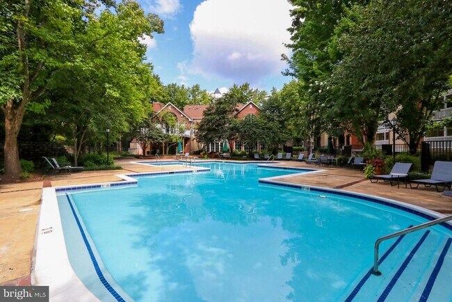 Building Photo - 1513 Lincoln Way