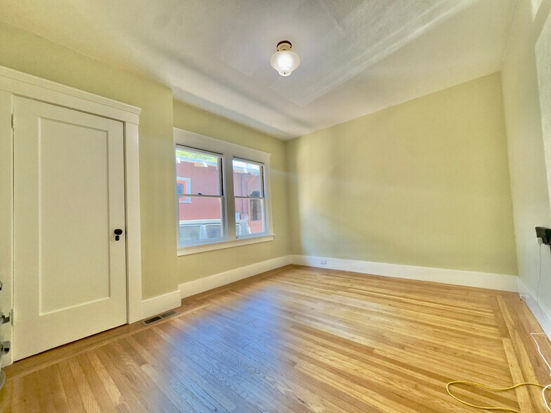 Building Photo - 2309 Derby St