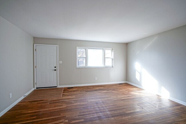 Building Photo - Recently Remodeled 4-Bedroom Home with Modern Upgrades & Spacious Yard in McCordsville