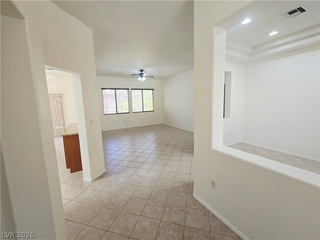 Building Photo - 10309 Longwood Dr