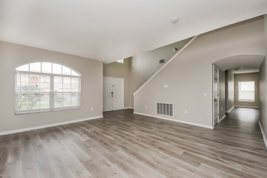 Building Photo - 553 Brentford Ct