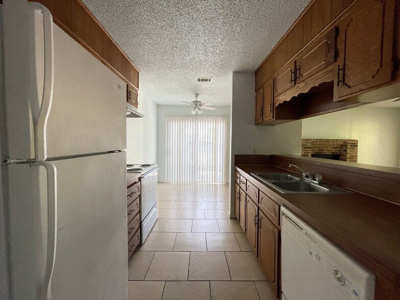 Building Photo - 1704 Bundrant Dr