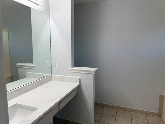 Building Photo - 15220 Drusilla's Dr