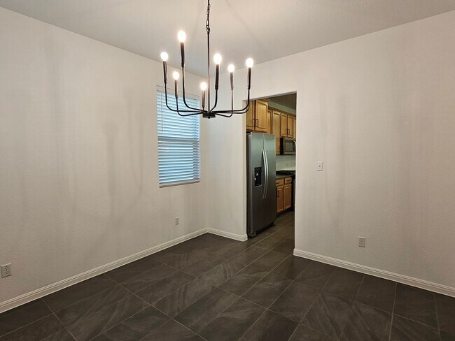 Building Photo - Beautiful 3 Bed / 3 Bath Home in North Lea...