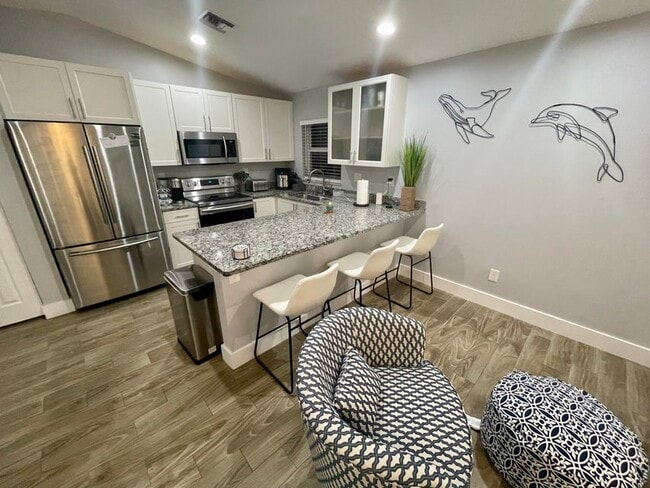 Building Photo - 601 N E St