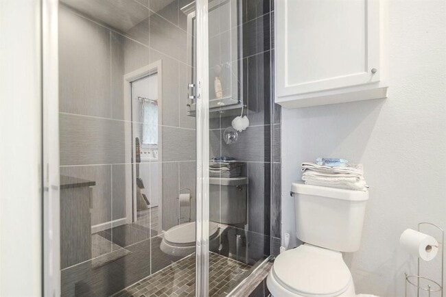 Building Photo - 2109 Maxwell Ln