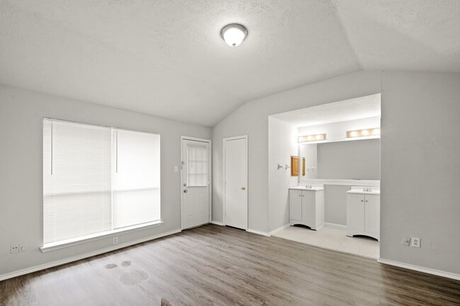 Building Photo - 6607 Navidad Rd