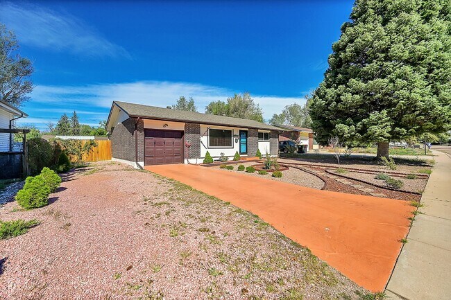 Building Photo - $2,095.95 with $300 off the first month's Rent - 4 Bedrooms, 2 Bathrooms, Single Family Home in C...