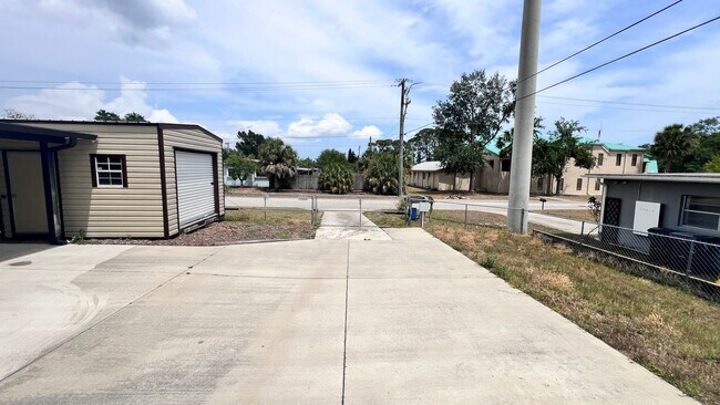 Building Photo - Timeless Appeal Meets Modern Living – 3BR Home on Expansive Lot in Titusville! WASHER & DRYER INC...