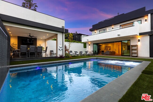 Building Photo - 6201 Lindenhurst Ave