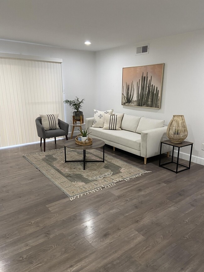 Building Photo - 5003 Skillman St