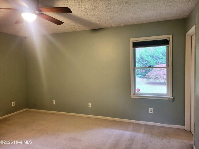 Building Photo - 316 Stornoway Dr