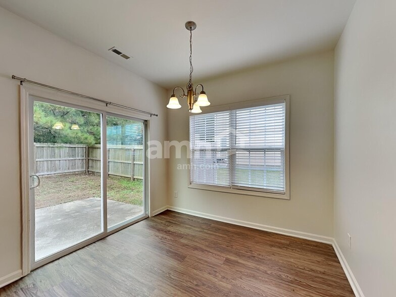 Building Photo - 1121 Rutledge Landing Dr