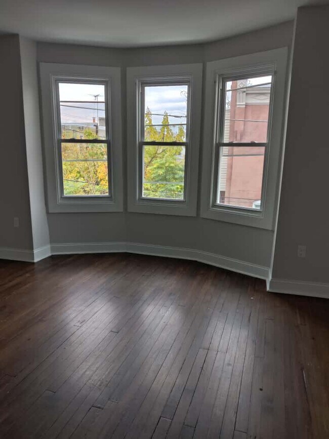 Building Photo - 250 N Salford St