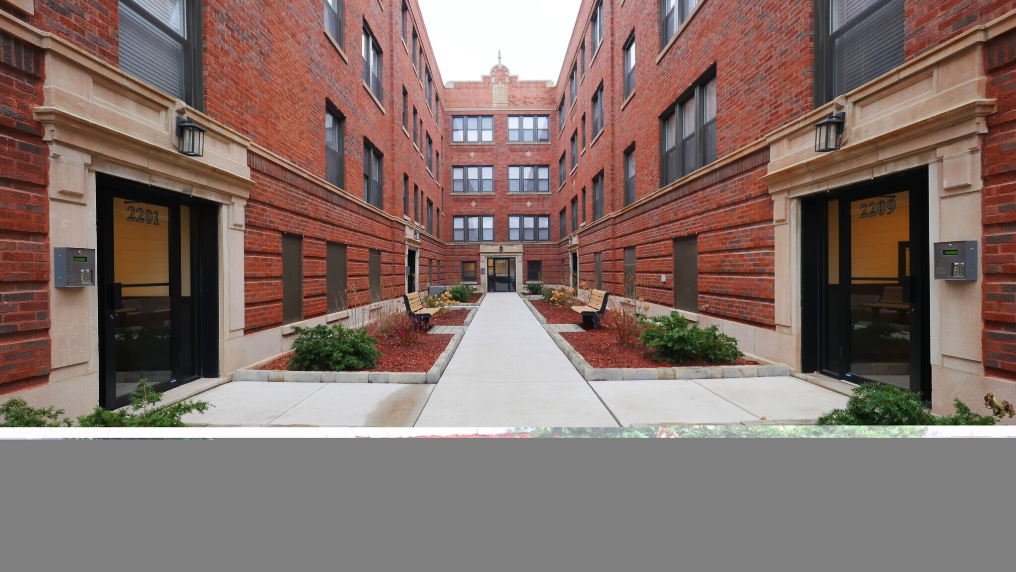 Building Photo - 2207 W Eastwood Ave