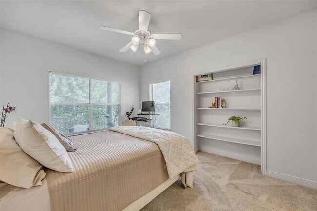 Building Photo - 5511 Oakwood Cove
